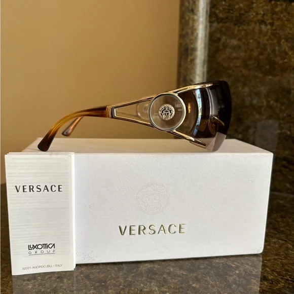 Vintage & Rare Versace Shield Brown Sunglasses with White Case - Picture 4 of 4